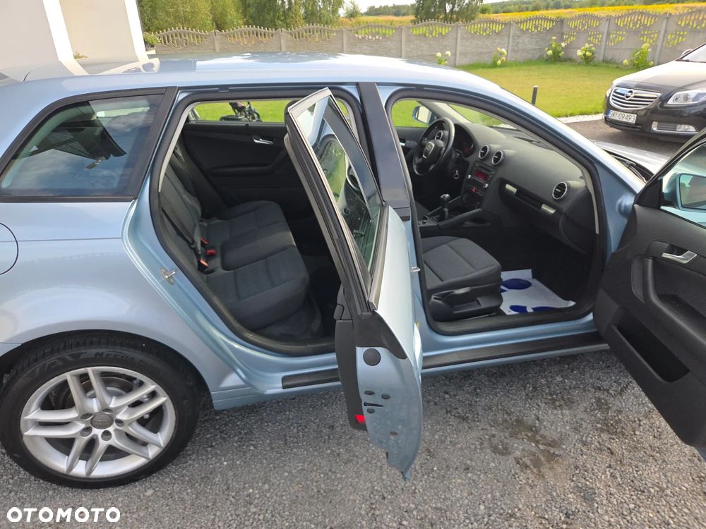 Audi A3 Sportback 1.6 Ambiente - 22