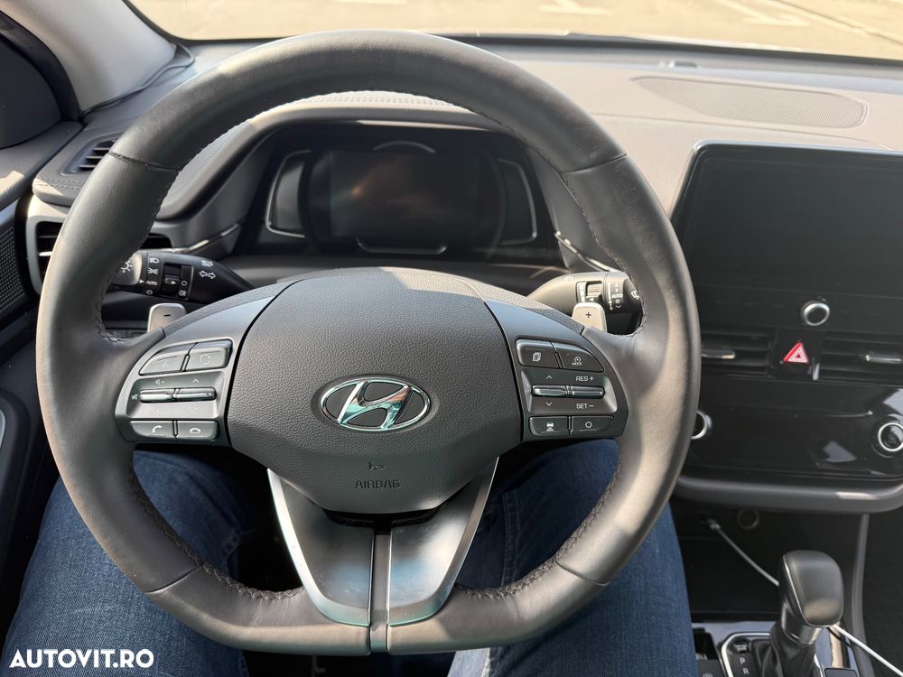 Hyundai IONIQ - 7