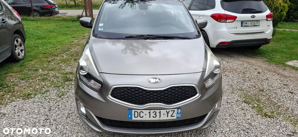 Kia Carens - 2