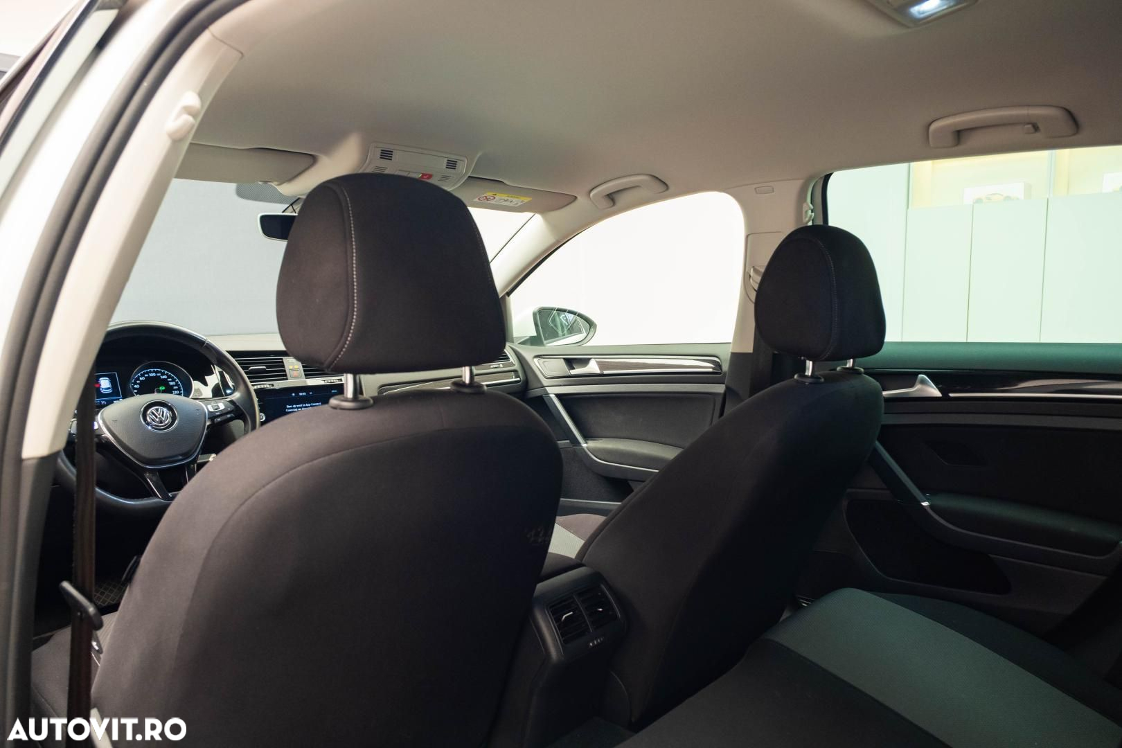 Volkswagen Golf - 26