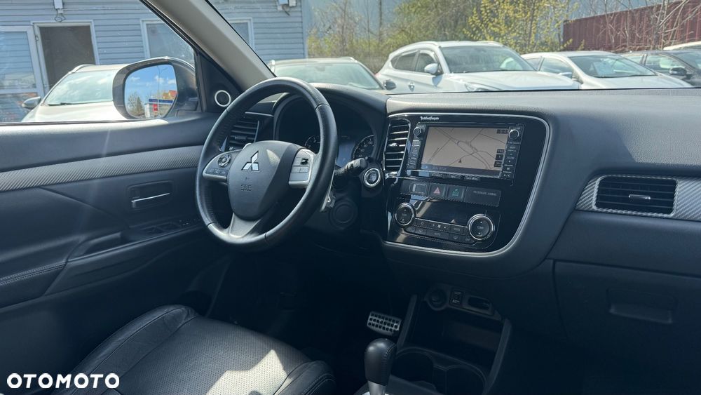 Mitsubishi Outlander 2.0 4WD Invite - 36