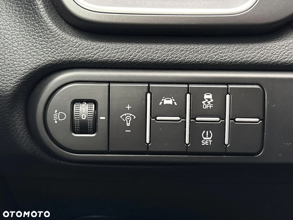 Kia Ceed 1.6 CRDi SCR M - 25