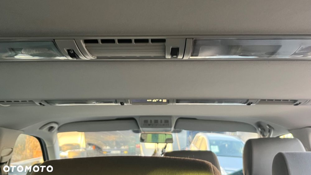 Volkswagen Caravelle - 13