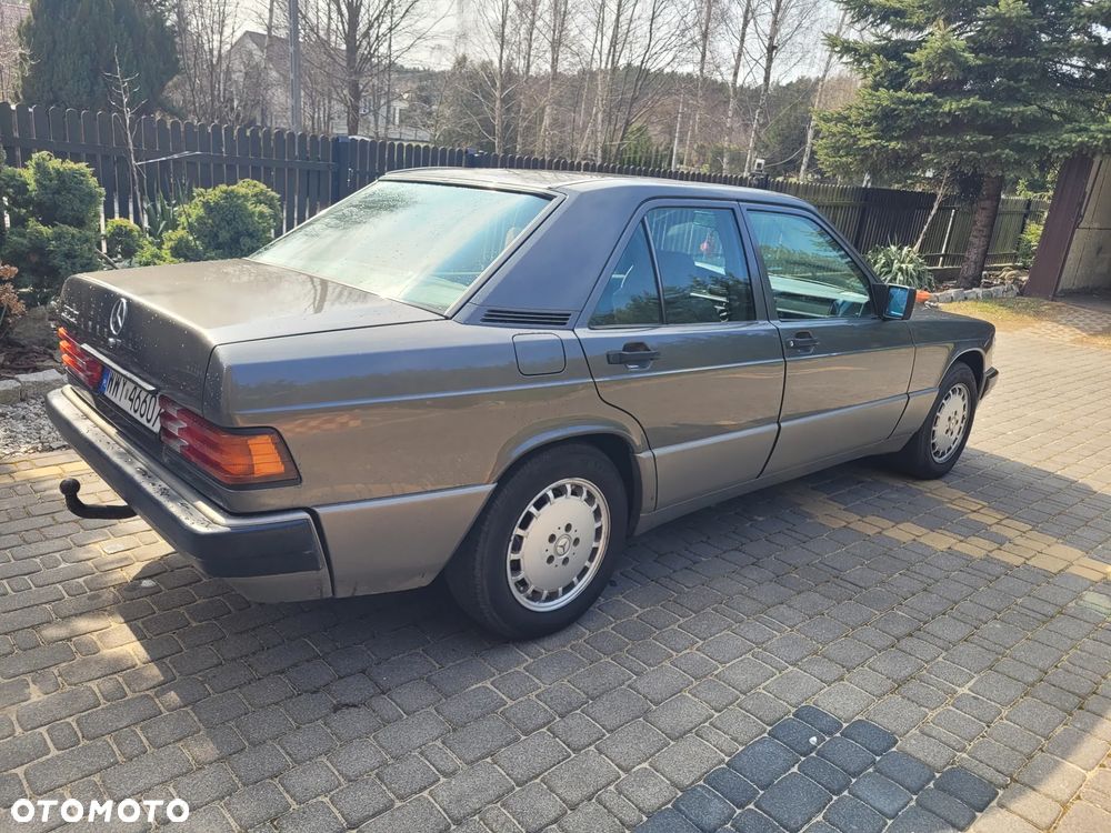 Mercedes-Benz W201 (190) - 11
