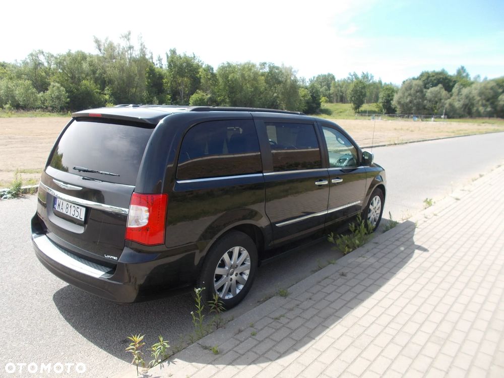Chrysler Town & Country 3.6 Limited - 6