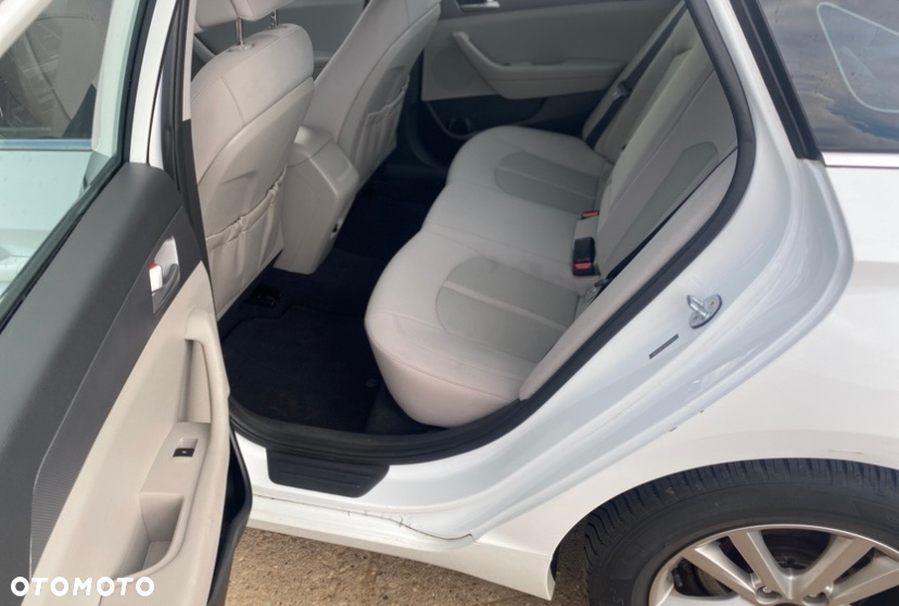 Hyundai Sonata - 12