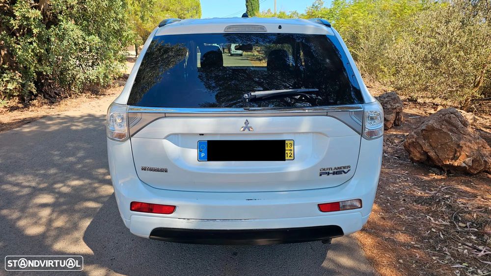Mitsubishi Outlander - 4
