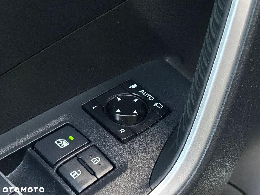 Toyota RAV4 2.5 Hybrid Black Edition by JBL 4x4 - 6