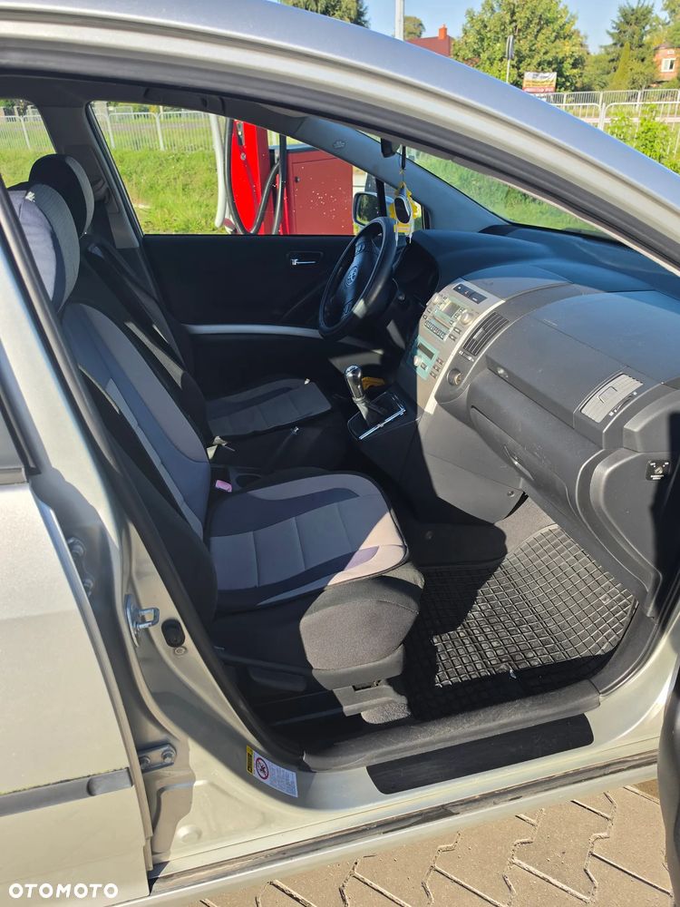 Toyota Corolla Verso - 9