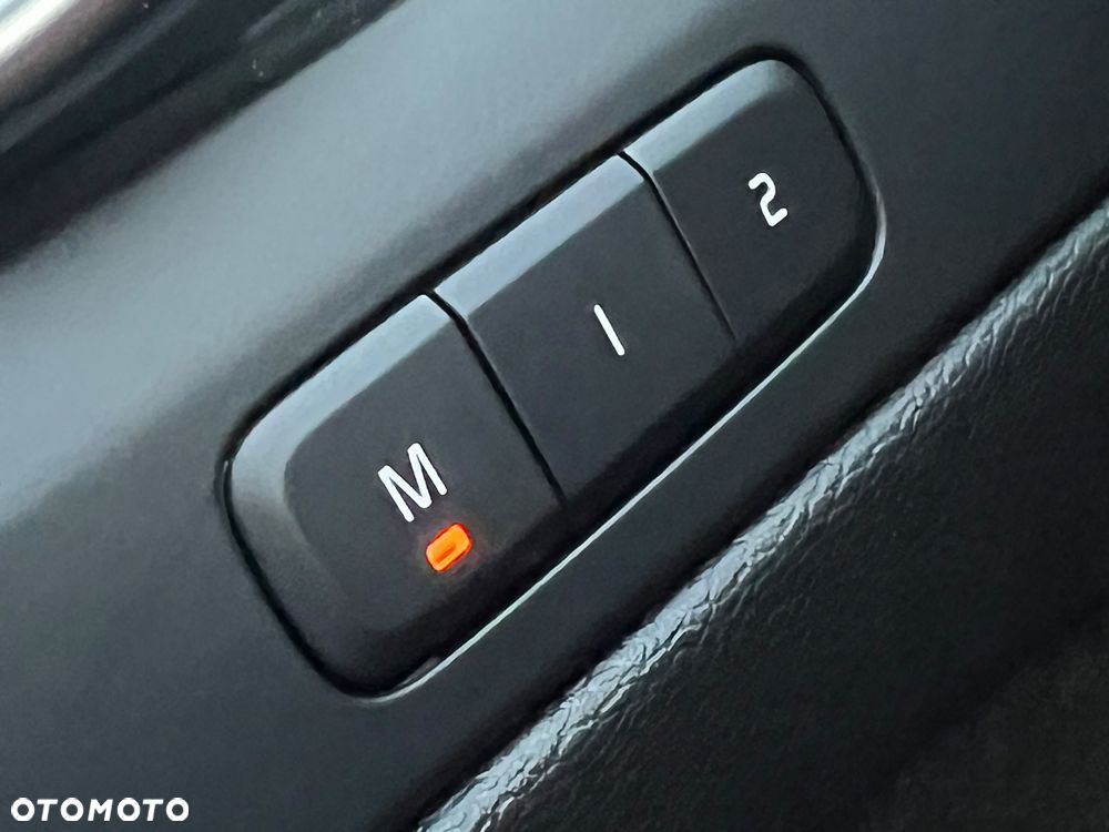 Volvo XC 40 B4 AWD Plus Dark - 28
