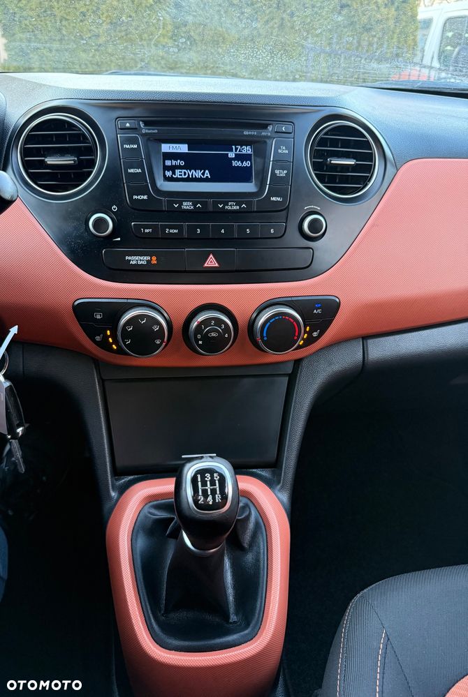 Hyundai i10 1.2 Fifa World Cup Edition - 23