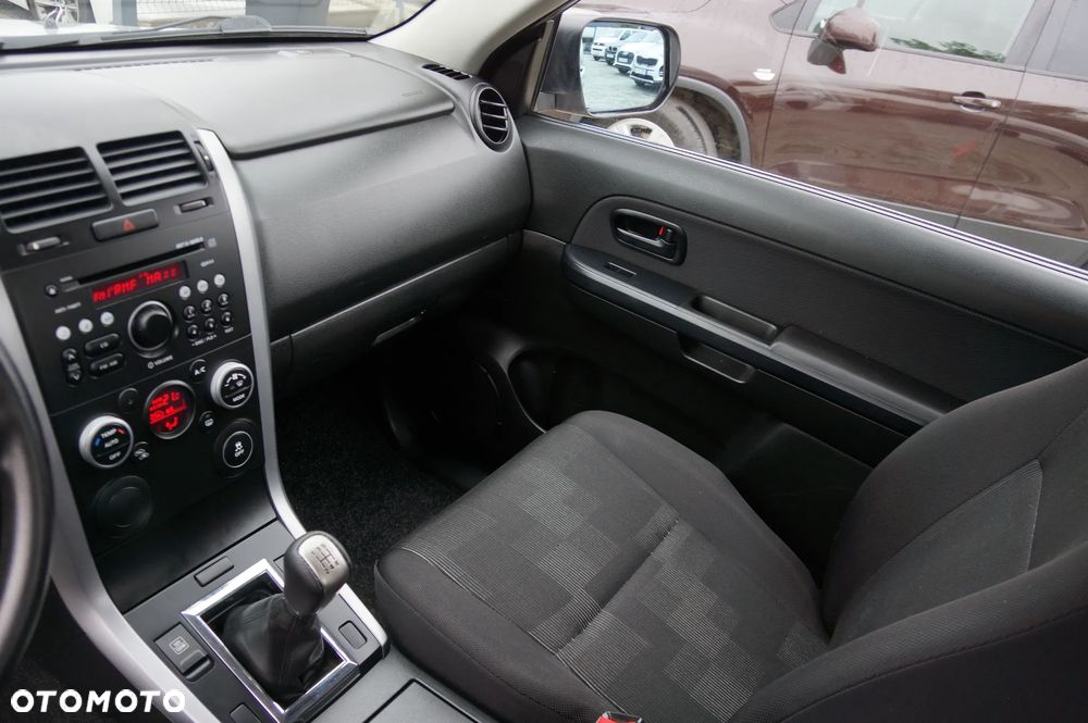 Suzuki Grand Vitara 1.6 Comfort - 16