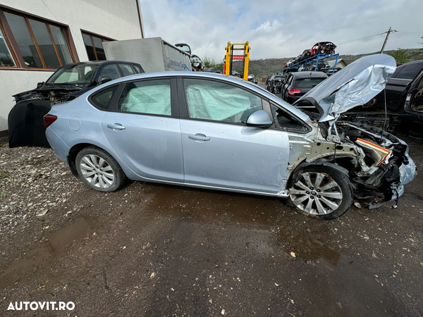 Dezmembram Opel Astra J Facelift 1.4 b 2017