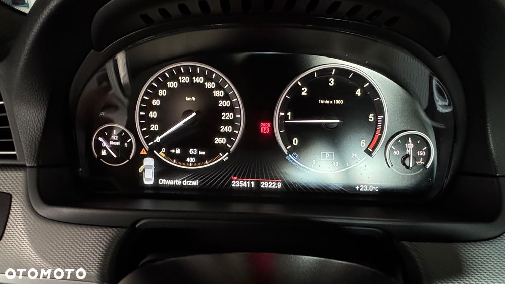 BMW Seria 5 520d xDrive - 11