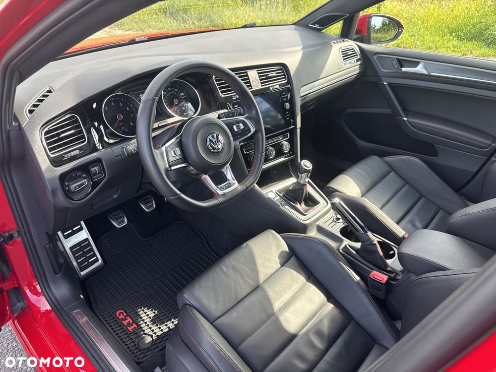 Volkswagen Golf - 10