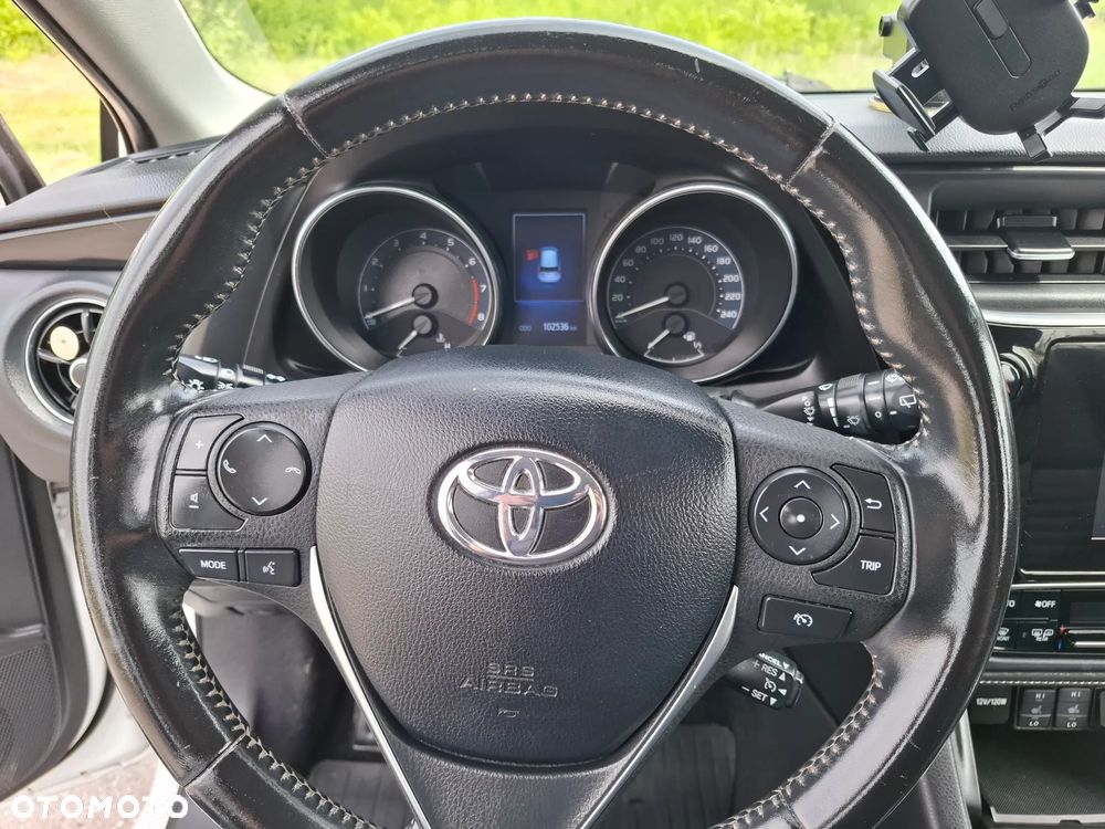 Toyota Auris 1.6 Premium - 18