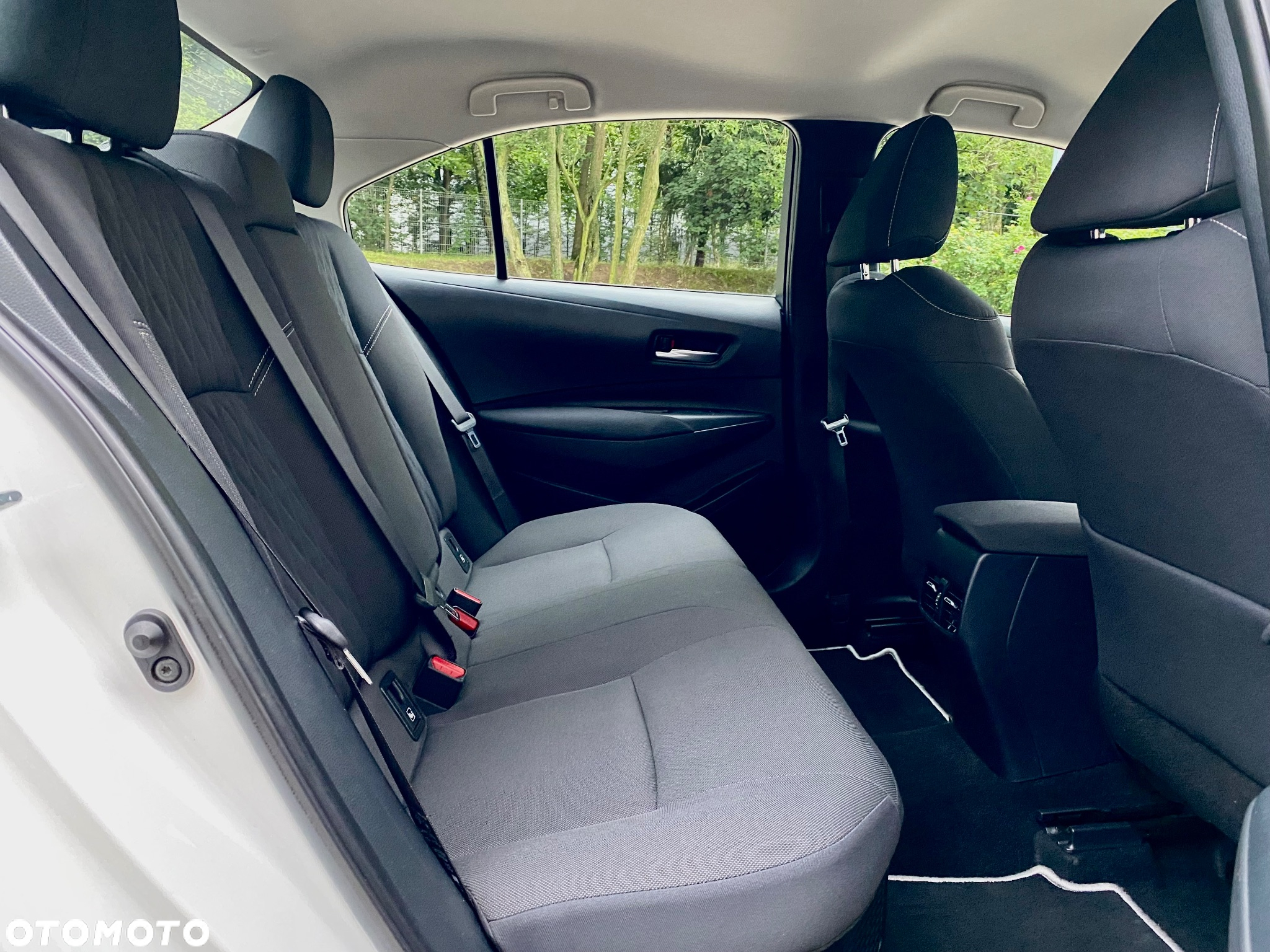 Toyota Corolla 1.8 Hybrid Comfort - 32