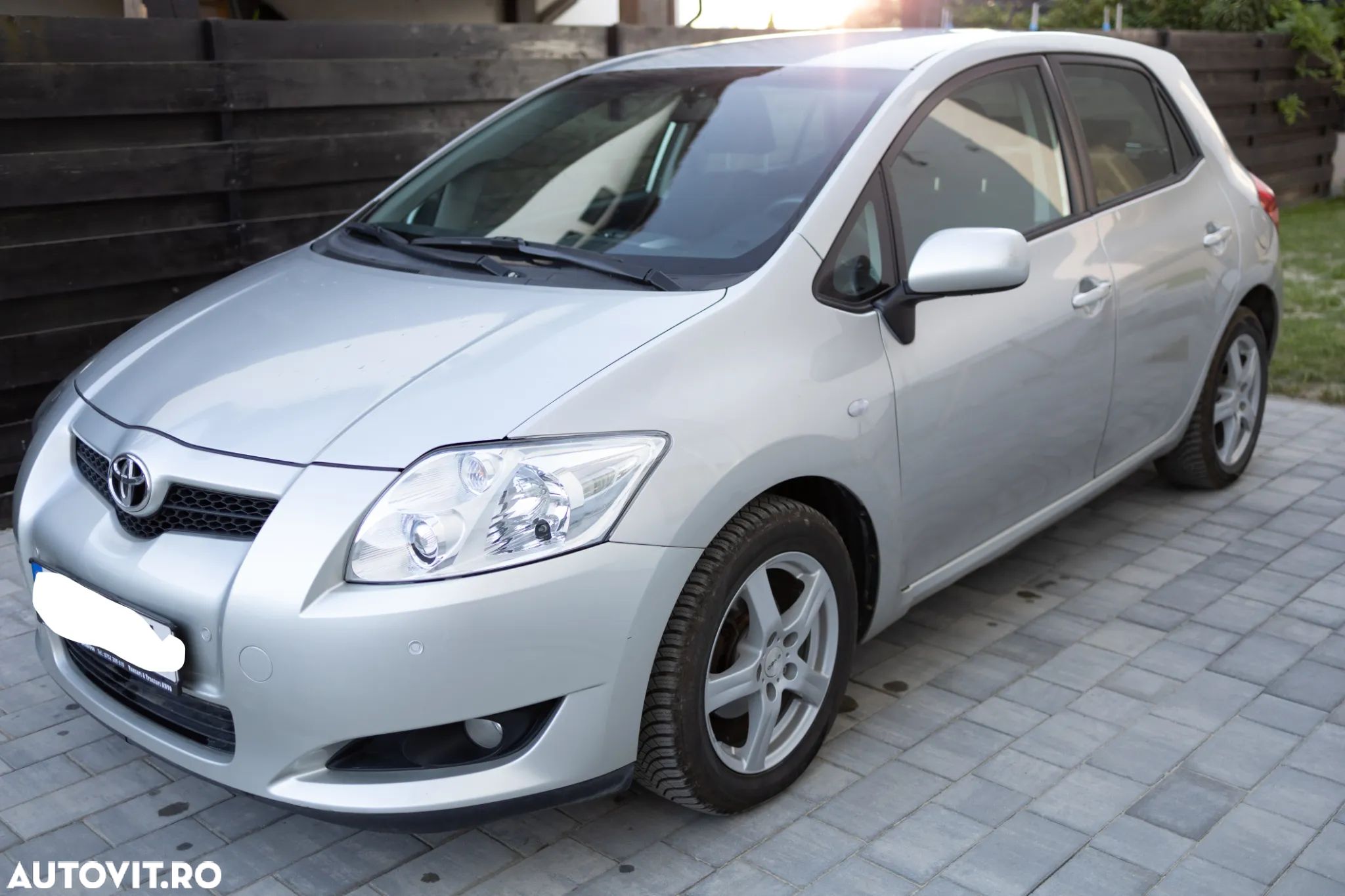 Toyota Auris 1.6 Aut Luna - 1