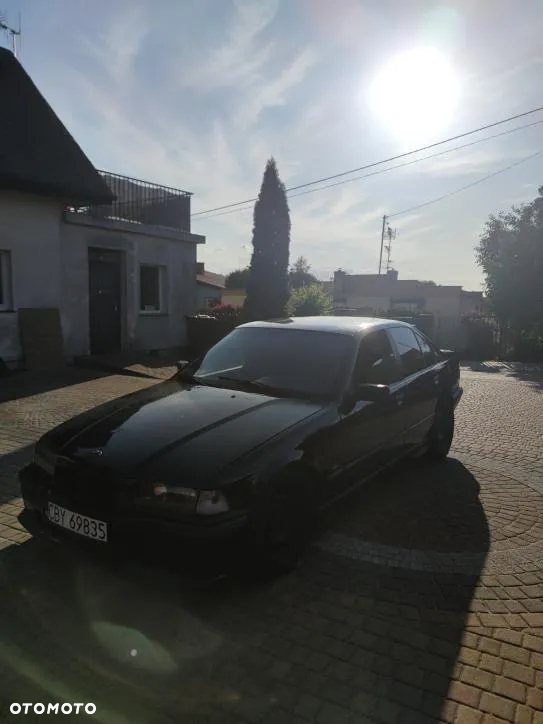 BMW Seria 3 318i - 4