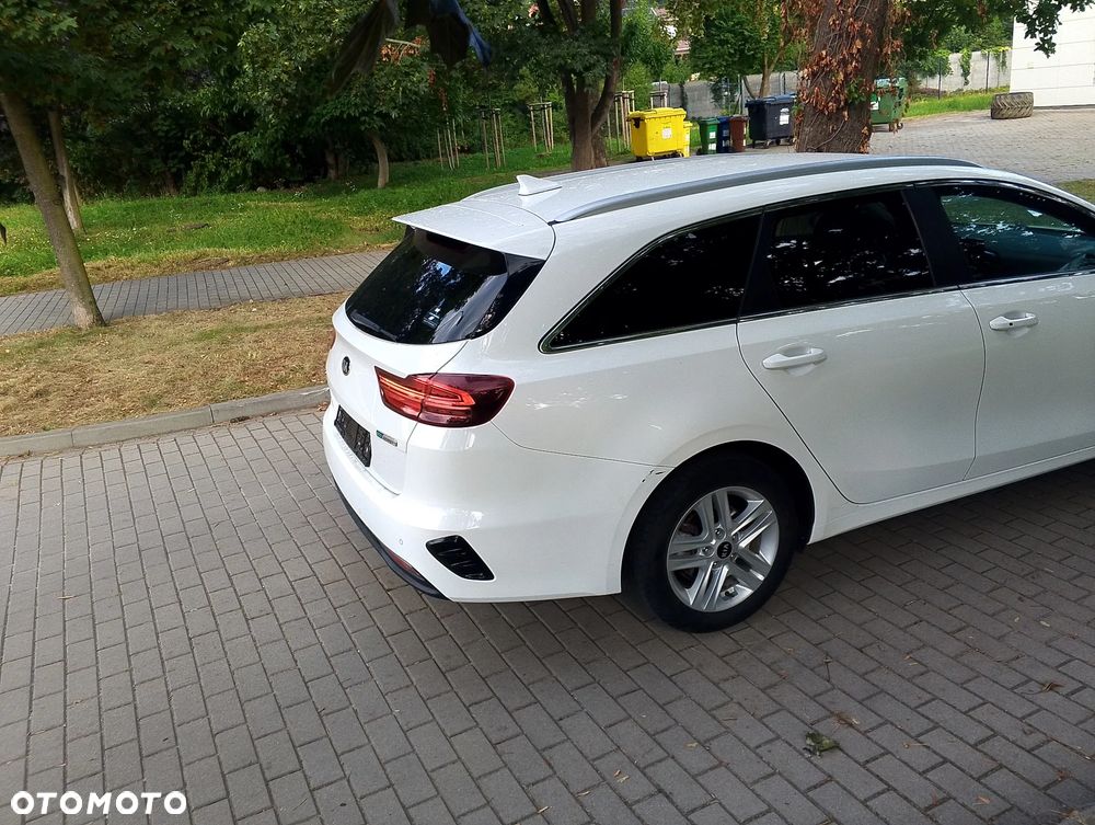 Kia Ceed 1.6 CRDi (48V Mild-Hybrid) DCT7 GT Line - 4