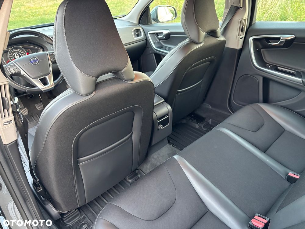 Volvo V60 D4 Momentum - 9