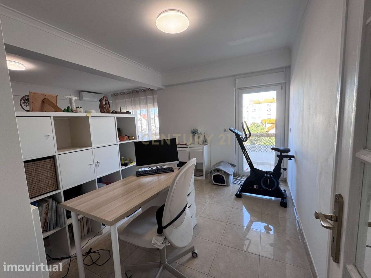 Apartamento T3 renovado com vista mar junto a Cascais - Grande imagem: 2/7