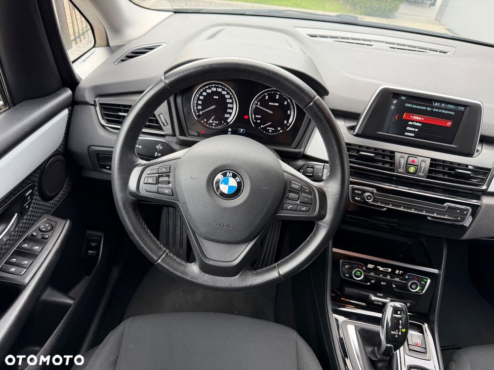 BMW Seria 2 218d - 10