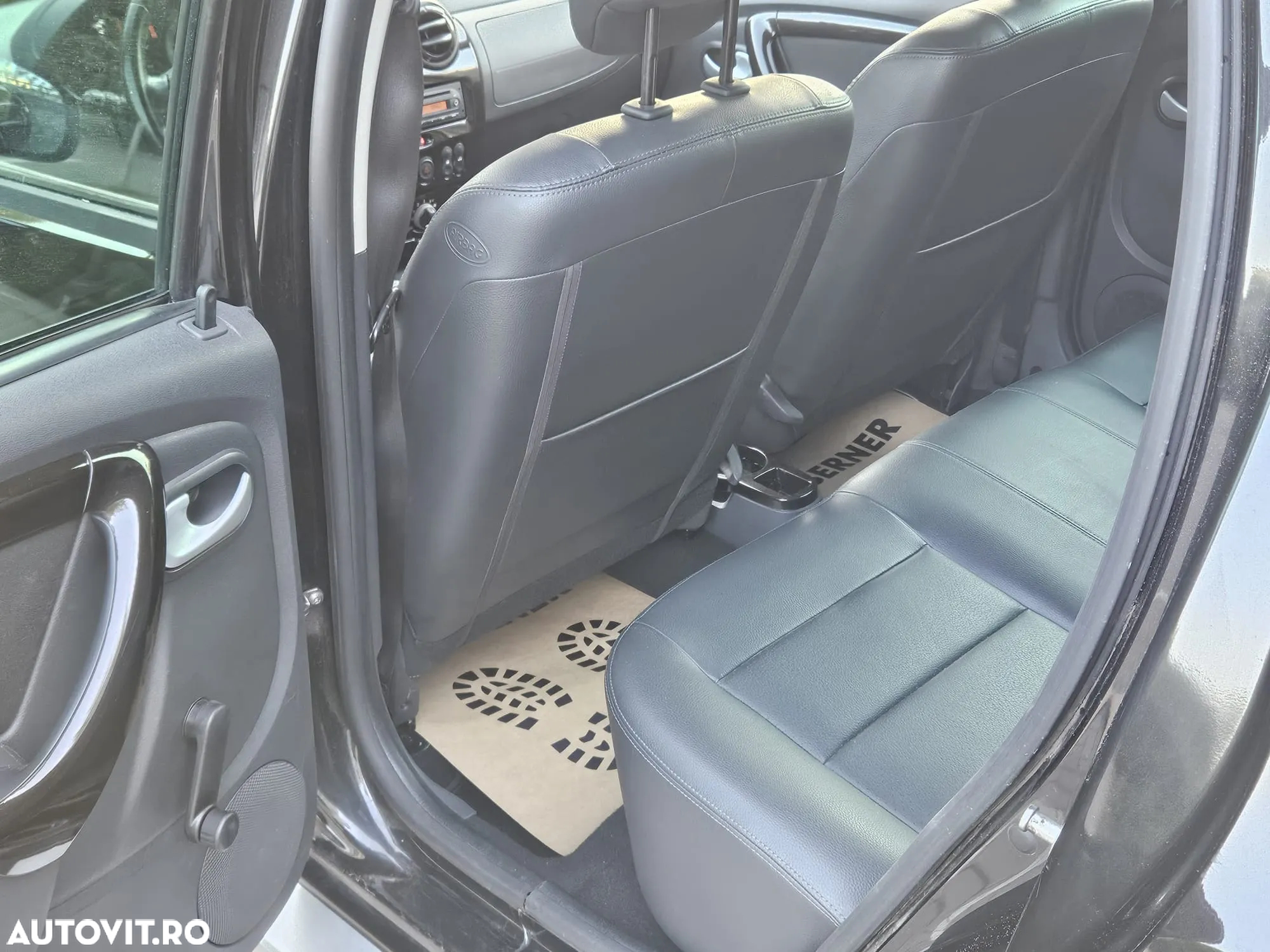 Dacia Duster 1.6 4x4 - 11
