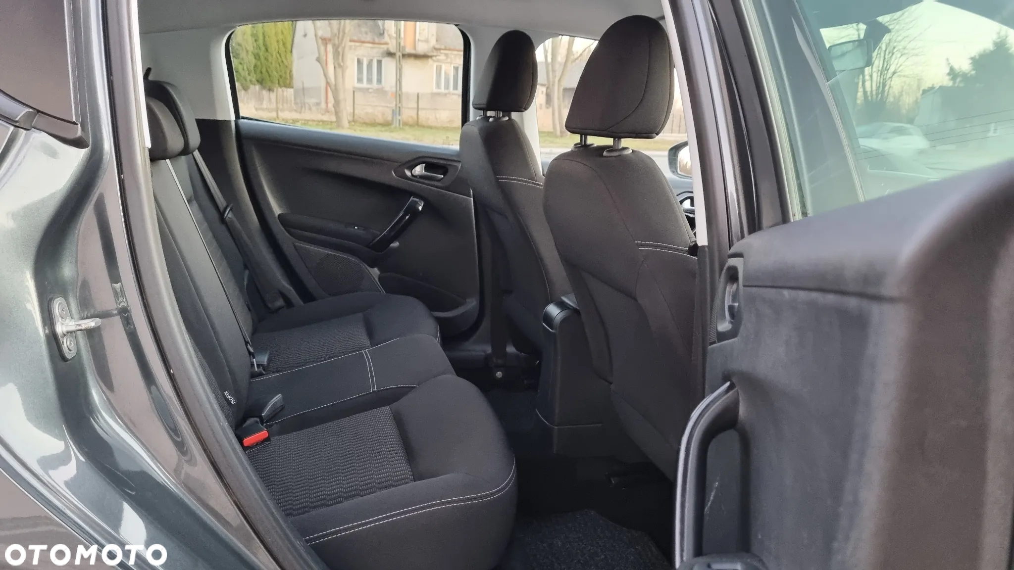 Peugeot 208 - 17