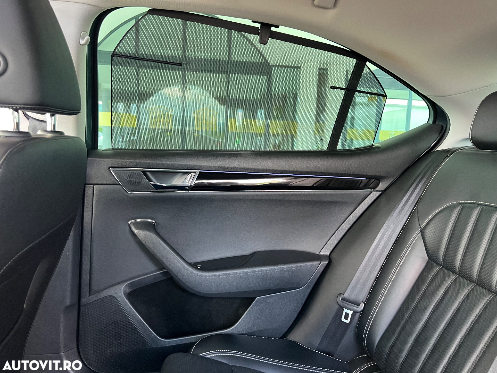 Skoda Superb 2.0 TDI DSG Laurin & Klement - 32