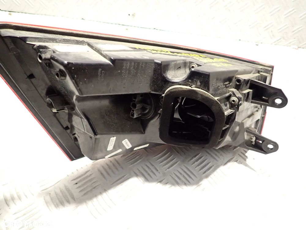 LAMPA PRAWY TYŁ SKODA SUPERB III 3V9945208 DO LEKKIEJ POLERKI - 4