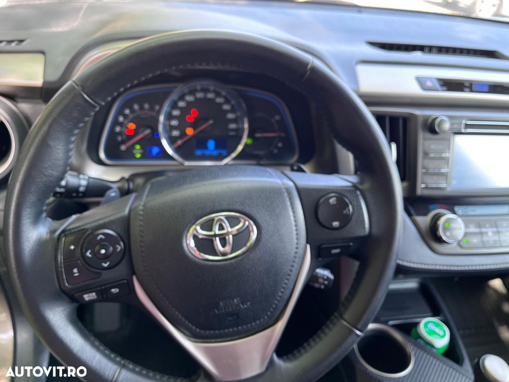 Toyota RAV4 2.2L D-CAT A/T Luxury - 17