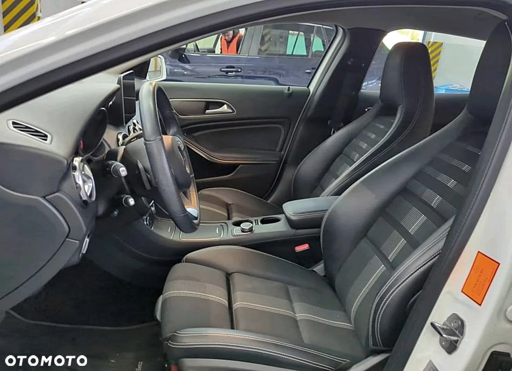 Mercedes-Benz GLA 200 7G-DCT Style - 7