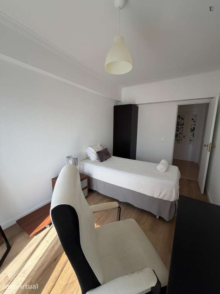 Quarto - localizado em Almada Lisbon - Grande imagem: 2/7