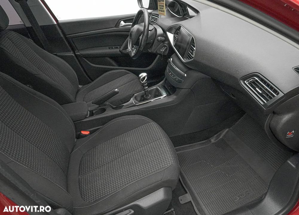 Peugeot 308 1.2 L PureTech Turbo S&S Allure - 12