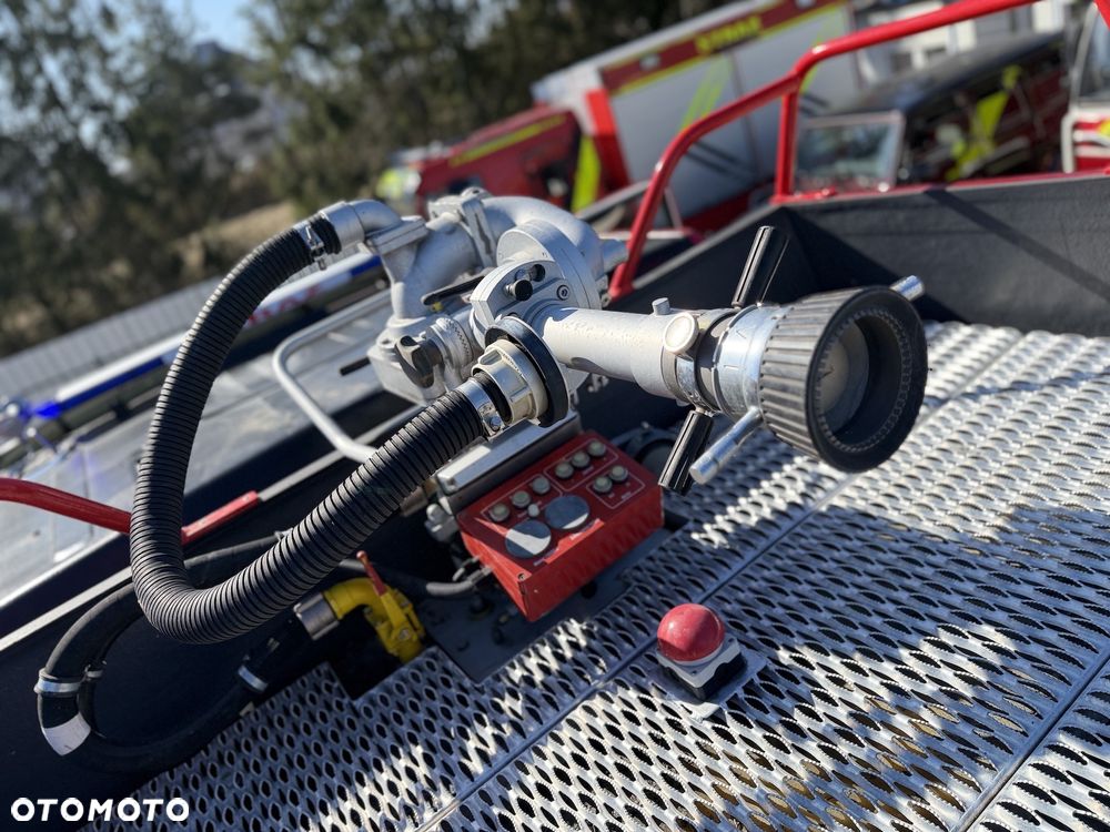 MAN Wóz strażacki CIĘŻKI Pojazd pożarniczy Straż pożarna MAN 18.284 4x4 6t wody+piana, CNBOP, działko dachowe, skrzynie dachowe, łańcuchy podrzutowe - 25