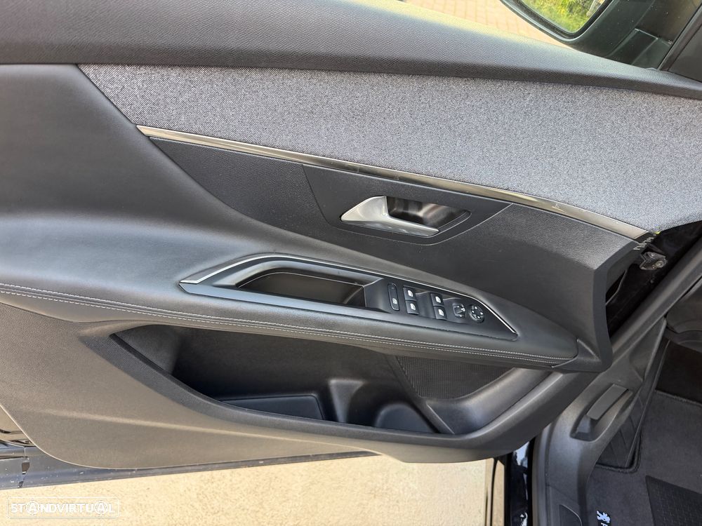 Peugeot 3008 PureTech 130 Stop & Start GPF EAT8 Allure - 16