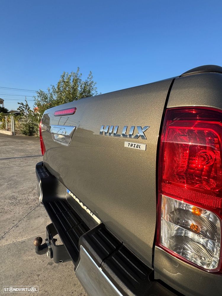 Toyota Hilux 2.4 D-4D 4WD Trial - 2