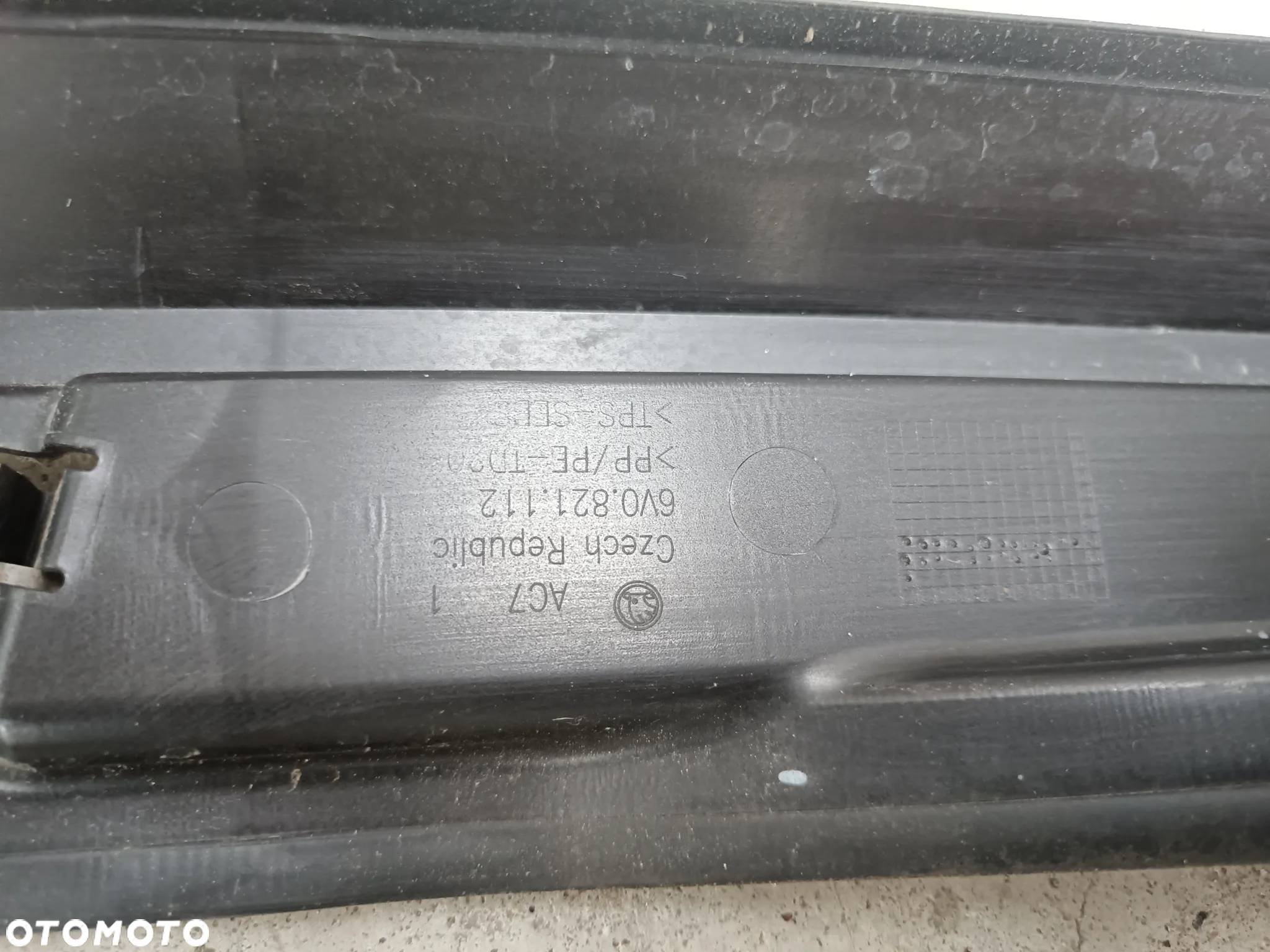 Wygłuszenie Błotnika Skoda Fabia 3 III Prawe Prawy Osłona Zaślepka 6V0821112 - 5