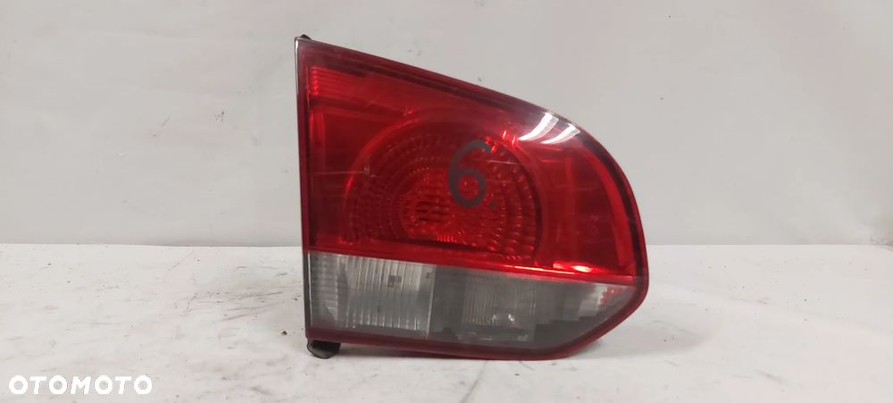 .  LAMPA LEWA W KLAPE VOLKSWAGEN GOLF VI 6 - 1