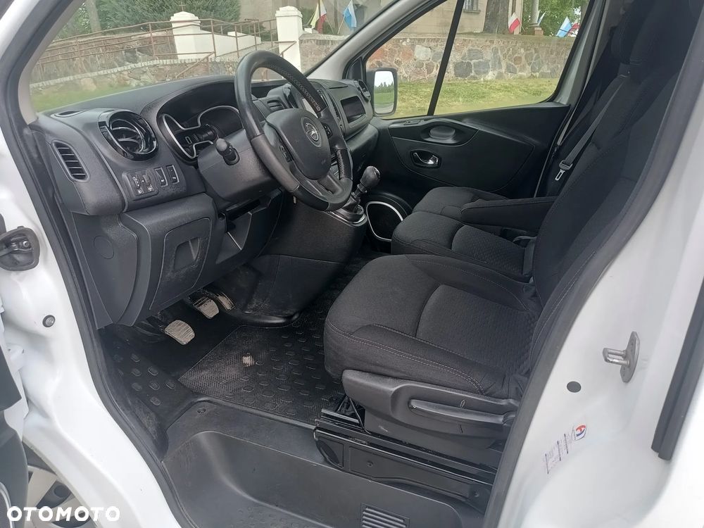 Opel Vivaro - 11