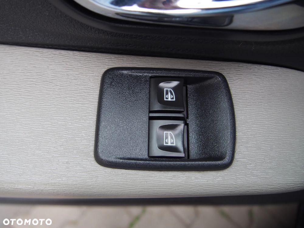 Dacia Lodgy TCe 115 Celebration - 17