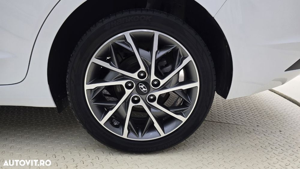 Hyundai Elantra - 22