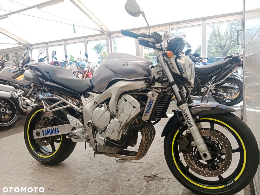Yamaha FZ - 27