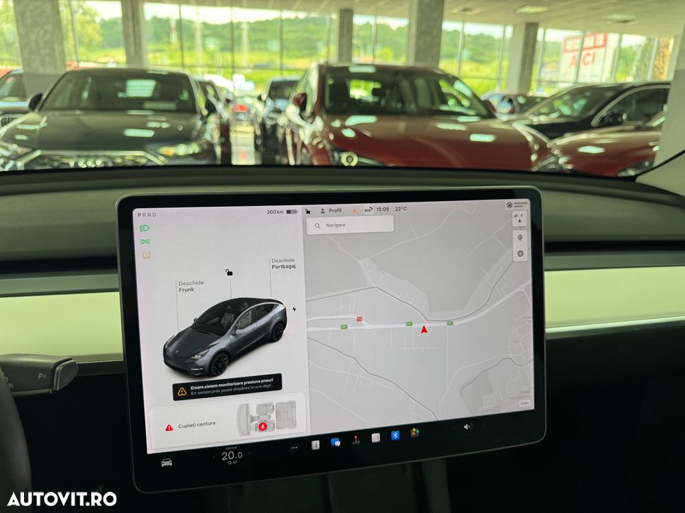 Tesla Model Y - 32