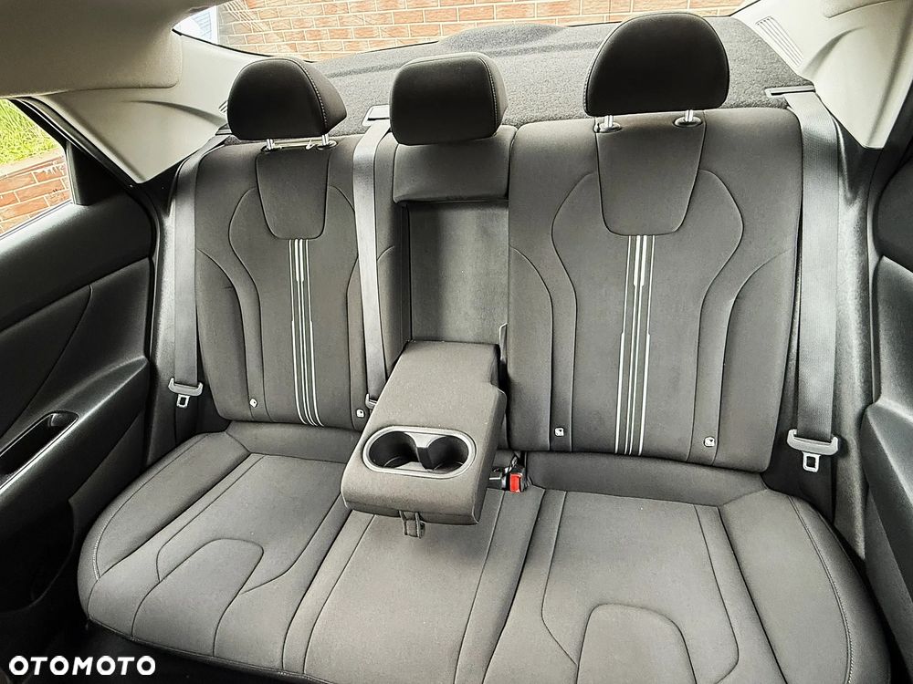 Hyundai Elantra 1.6 Smart CVT - 14