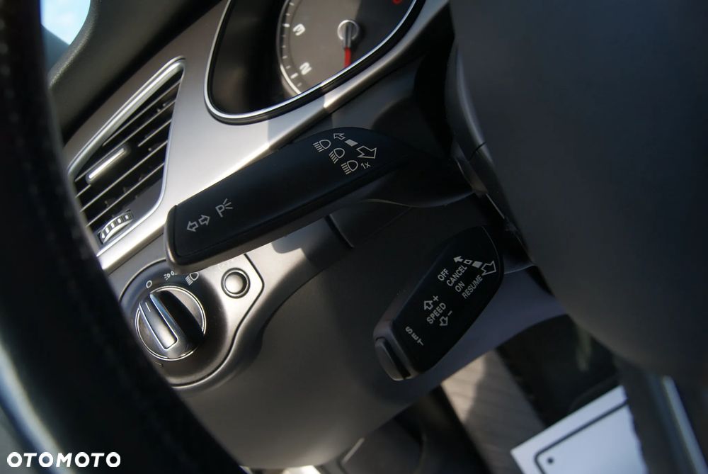 Audi A4 Avant 2.0 TDI DPF multitronic S line Sportpaket - 32