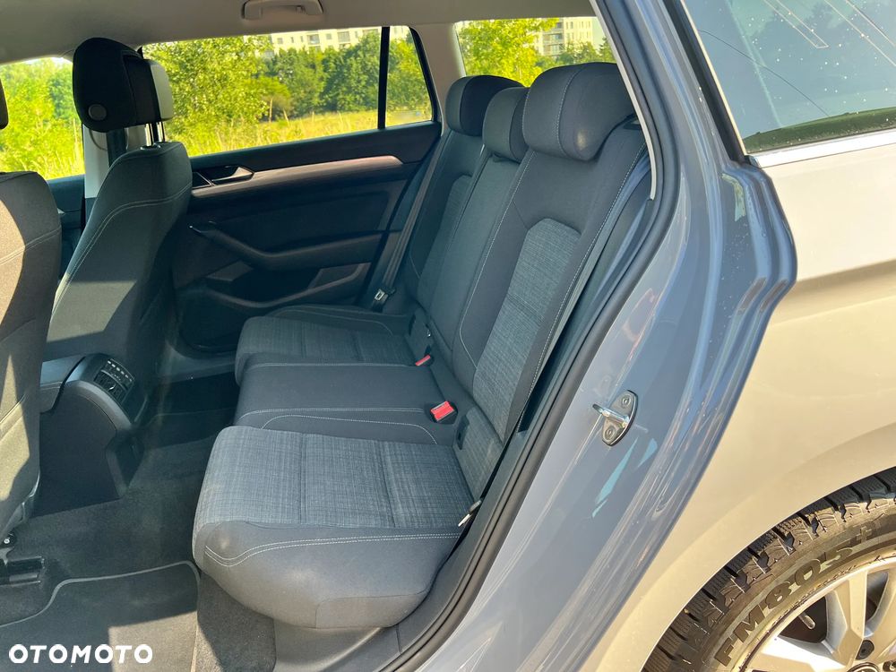 Volkswagen Passat Variant 1.5 TSI EVO Business DSG - 14