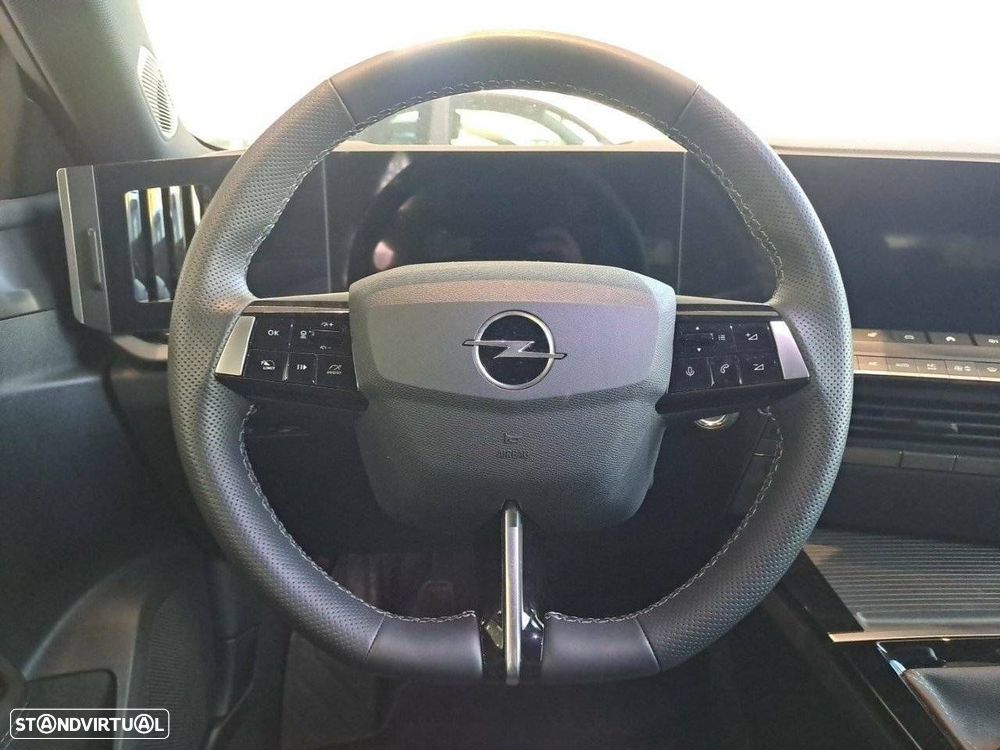 Opel Astra 1.2 T GS - 12
