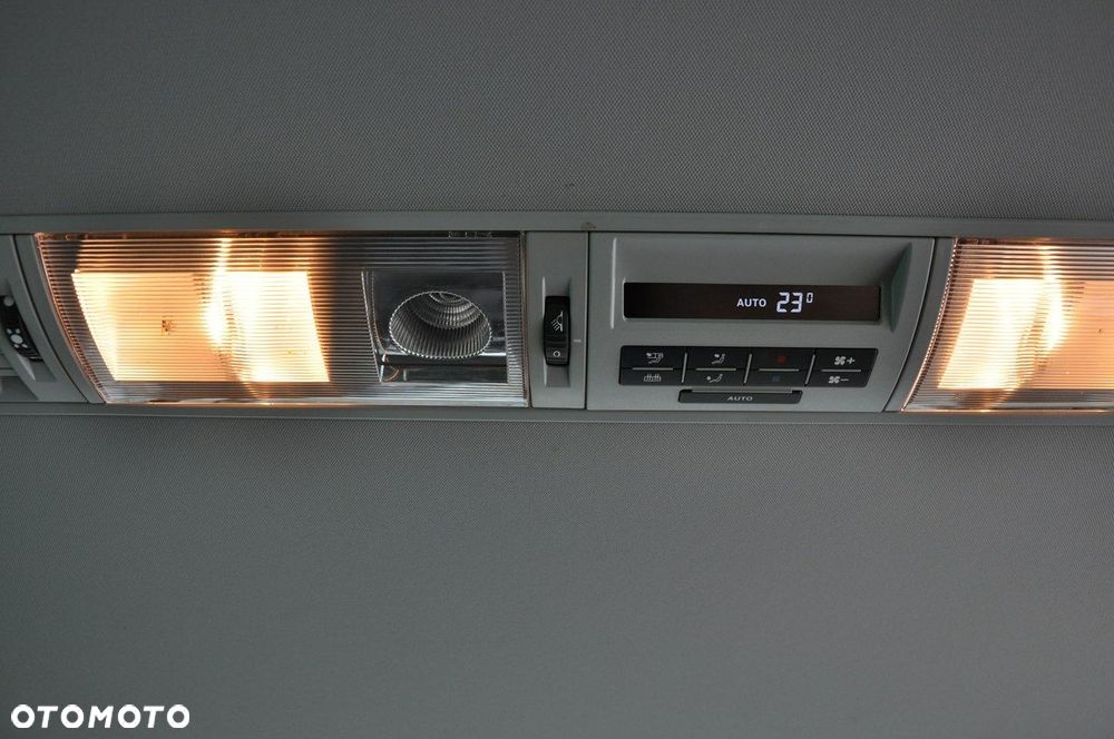 Volkswagen Caravelle - 21